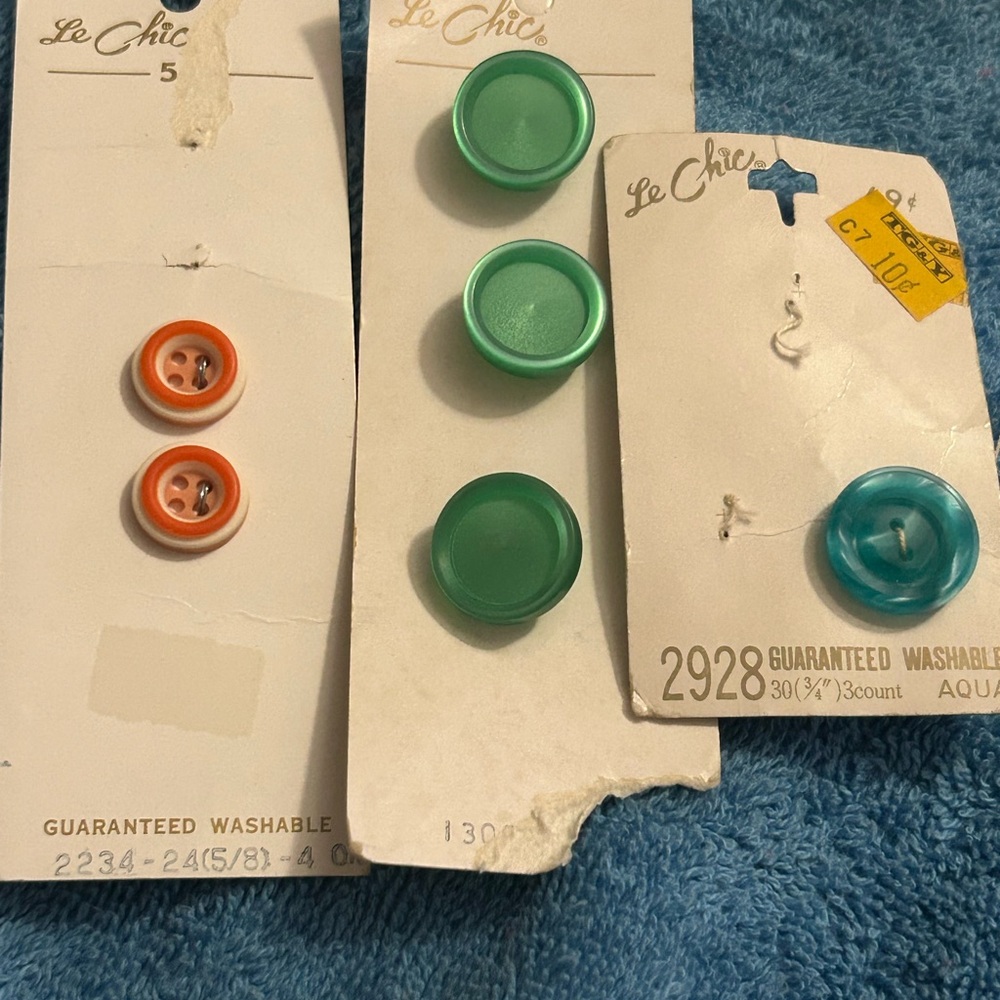 Vintage Le Chic Buttons One blue, green (3) orange (2)